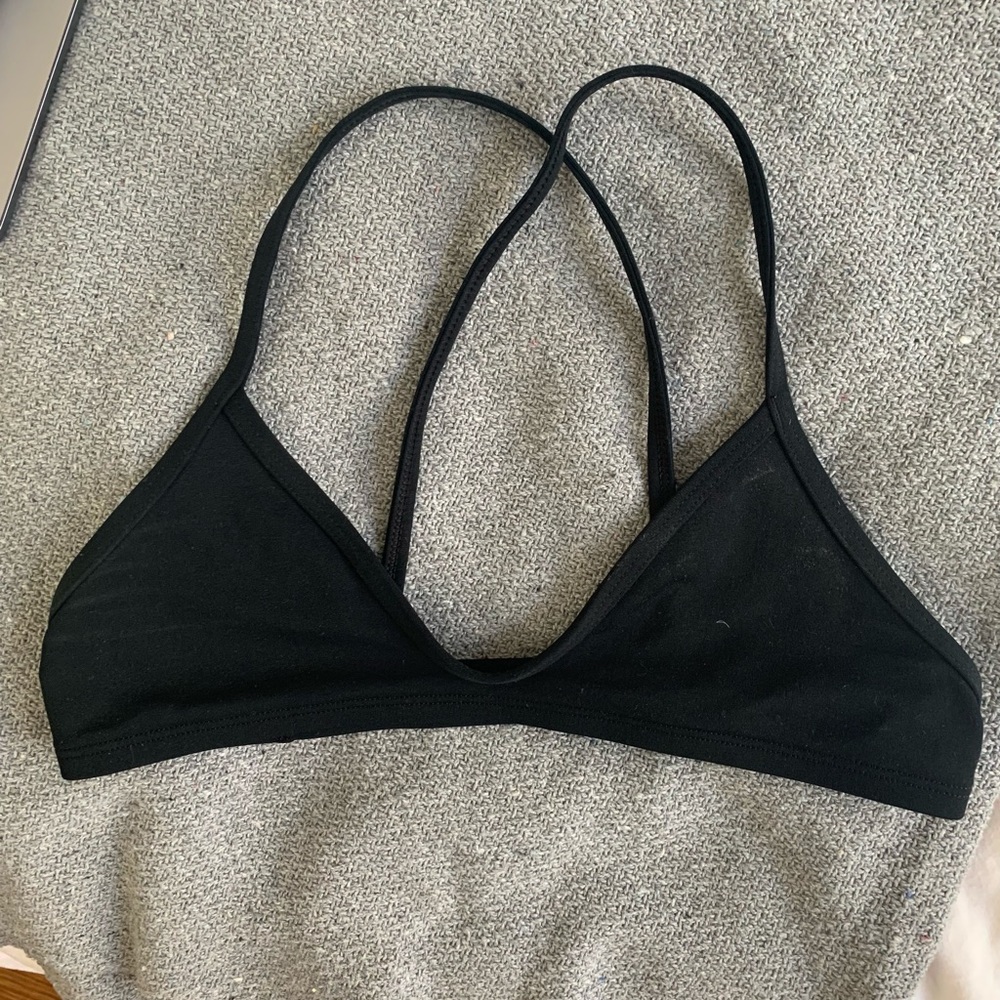 Jolyn clothing: scoop neck fixed back top